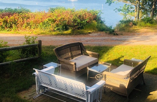 Enjoy Our Breezy Beach Cottage While Looking at the Bay!