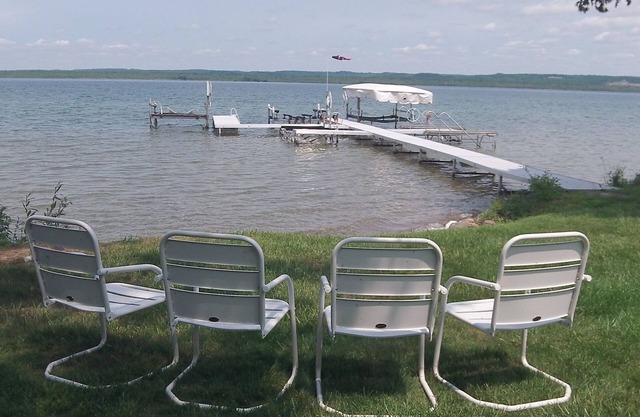 Enjoy our Skegemog Lakefront Cottage/w dock & Boat Hoist on Elk-Torch Chain