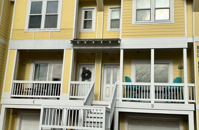 Enjoy Sea~Batical in the Heart of OBX. Resort Pool and Splashpad < 1mi to Beach