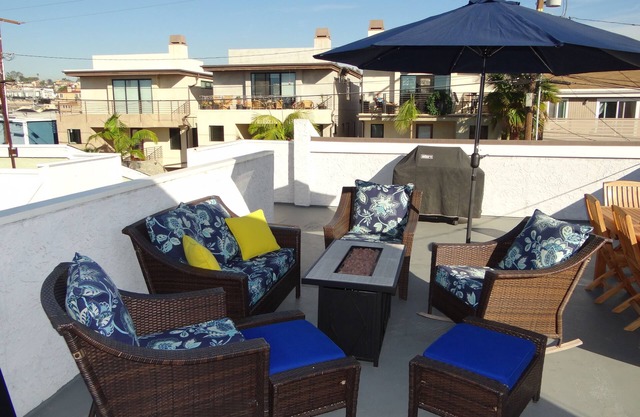 Enjoy the beach life! Walk to beach and pier.-Hermosa Beach