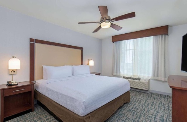 Enjoy the Best of Atlanta w/Pool Access In Dunwoody