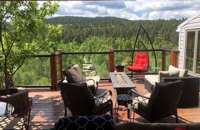 Enjoy the Black Hills in this 4 bedroom, 3 bath, sleeps 8 home - gorgeous views