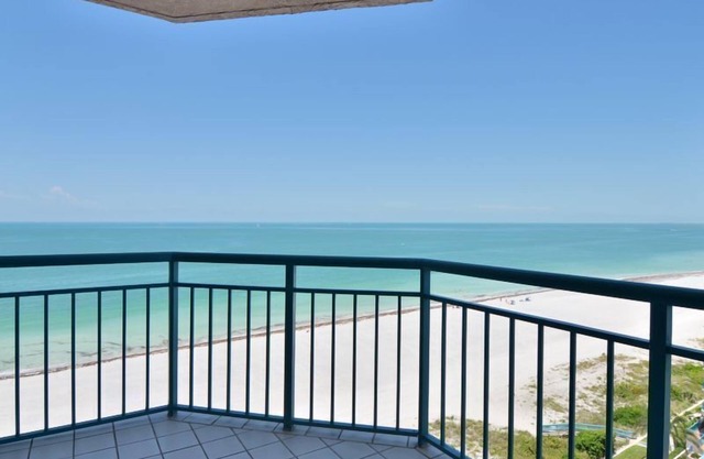 Enjoy the Gem of Clearwater/Sandkey Beachfront Luxury Condo
