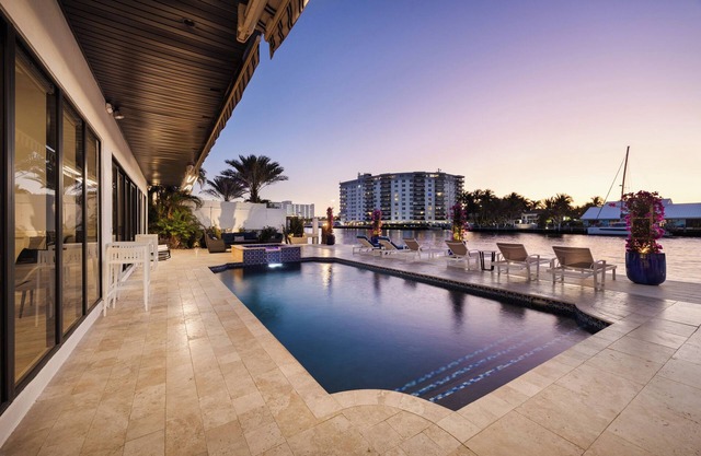 Enjoy the Intracoastal Views! Private Pool+Hot Tub - Walk to Beach&Town