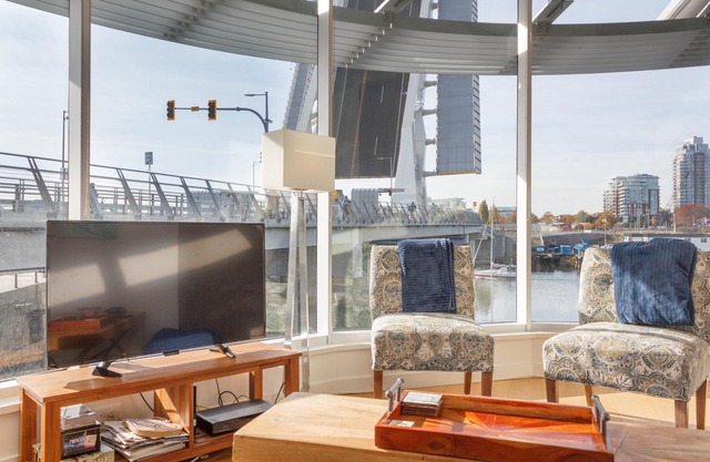 Enjoy the waterway action at your doorstep