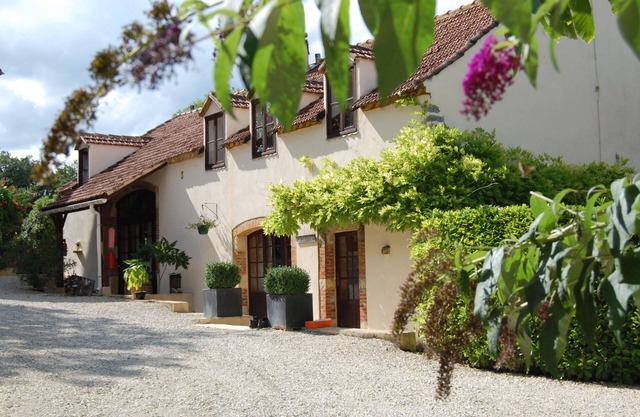 Enjoy your holiday in a charming gîte with a large pool in South-West France