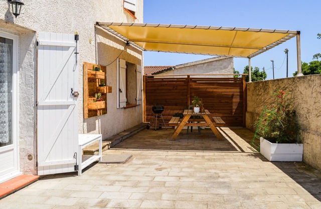 Enjoy your vacation in this vacation apartment in a good location not far from the sea.