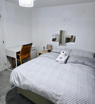 Ensuite Doubleroom with Private Toilet and Bathroom in central Dartford