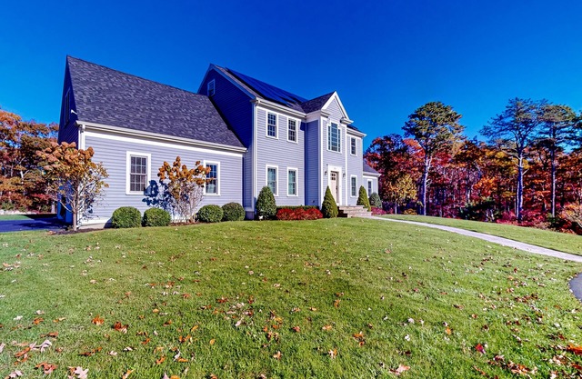 Entertainer's dream with plunge pool, outdoor kitchen & TV, game room