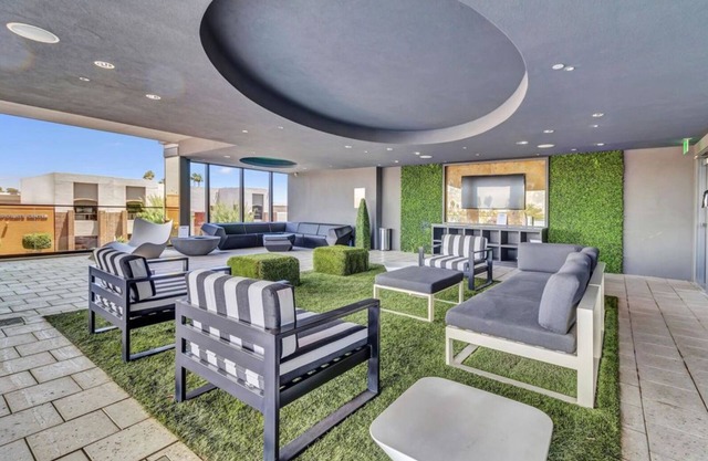 Entertainment District Luxury 2200 sq ft Condo - Heart of Old Town Scottsdale