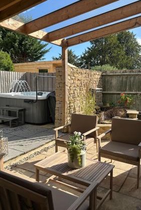 Entire Cotswolds barn retreat