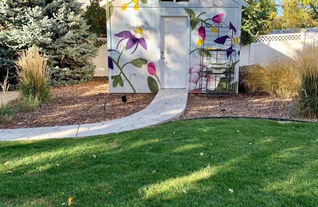 Entire cozy home and PET friendly