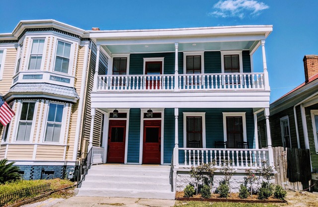 Entire Duplex in Starland District