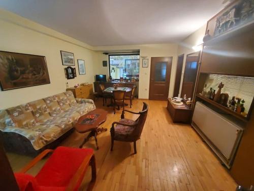 Entire G floor in an urban quarter-freelance FNDLY