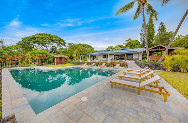 Entire Gated Estate w/Lap Pool Ocean View AC in DT Kona