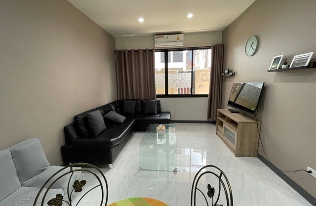 Entire house/4bedrooms/2mins to mrt/near Chatuchak Market