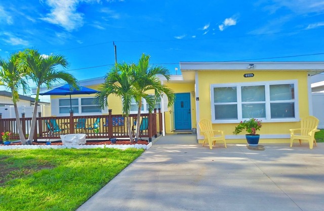 Entire Home in St. Petersburg, FL - 3 Bedroom 1 Bath - 2 Patios - Free Parking