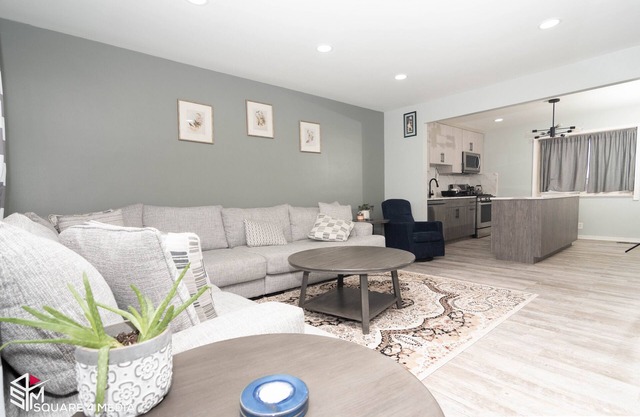 Entire home, strategic location, everything within reach. Off i94 & Southfield.