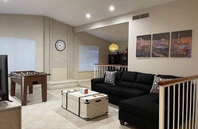 Entire House 30+days 4 Bedrooms Central Located