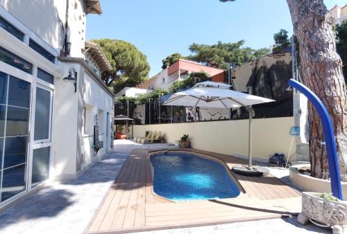 Entire house with private pool