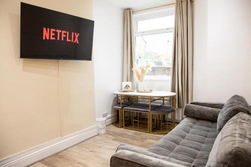 Entire Luxury Home in Old Trafford, next to MUFC