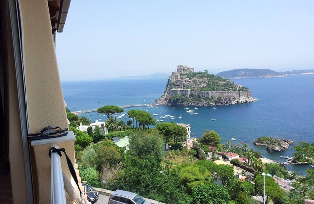 Enzo e Maria house with elevator