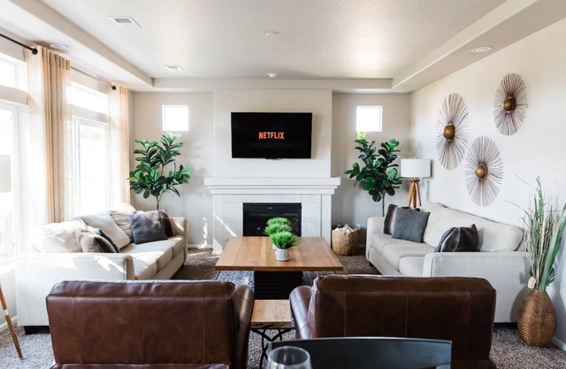 Epic 6BR Getaway Theater Hot Tub Sleeps 16+