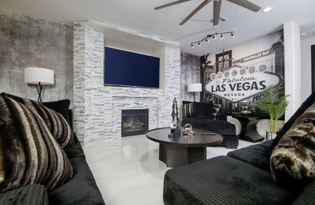 Epic 7BR 5.5BA themed Villa - Experience the Vegas Royale 14 min to strip