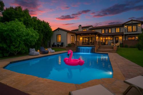 Epic Resort Villa: Pool Spa Firepit View Games