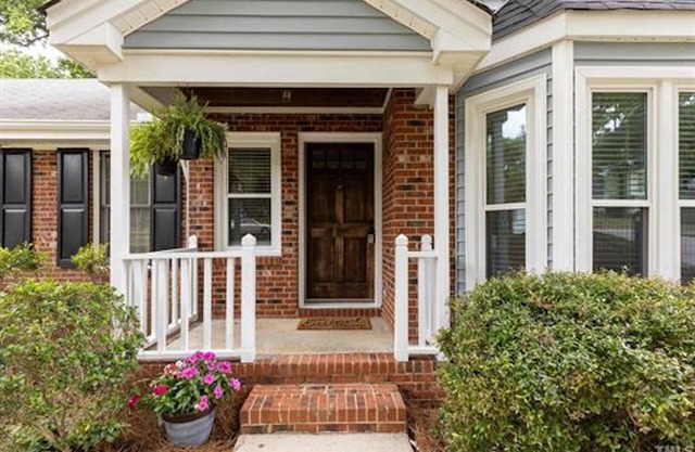 Escape to Blue Wilderness: A stylish townhouse