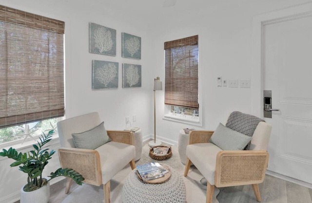 Escape to Heart of Grayton Beach in Cozy Cottage