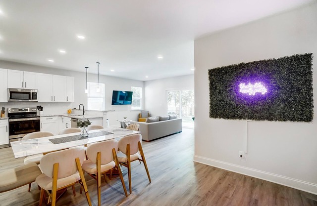 Escape to Luxury I Charlotte Uptown Stunner