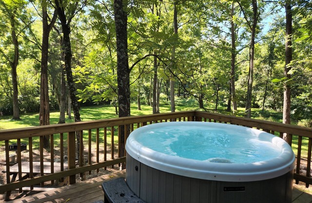 Escape to our cozy 2-room cabin near Shenandoah River