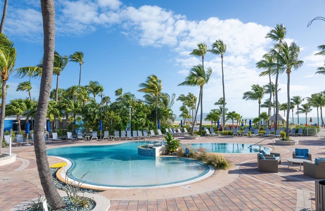 Escape to Paradise! Beachfront, Outdoor Pool, Near Theater of the Sea