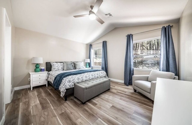 Escape to the forest at our Alpine Family Retreat(Small pet-friendly)