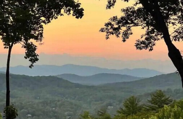 Escape to the Mountains - Fall in love with Blue Ridge!