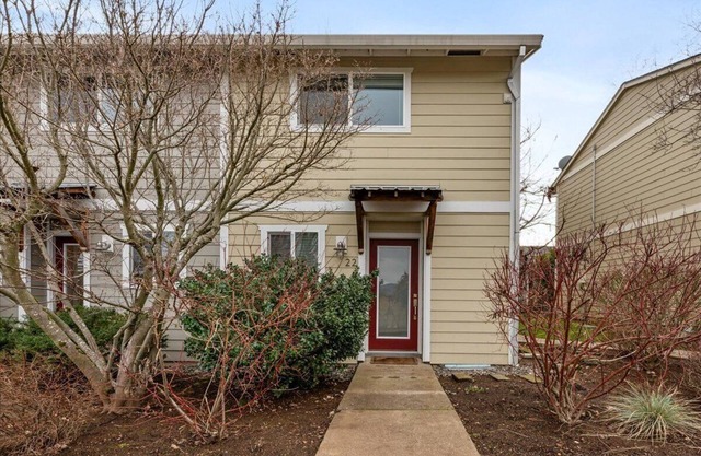 Escape to the scenic heights of Hood River