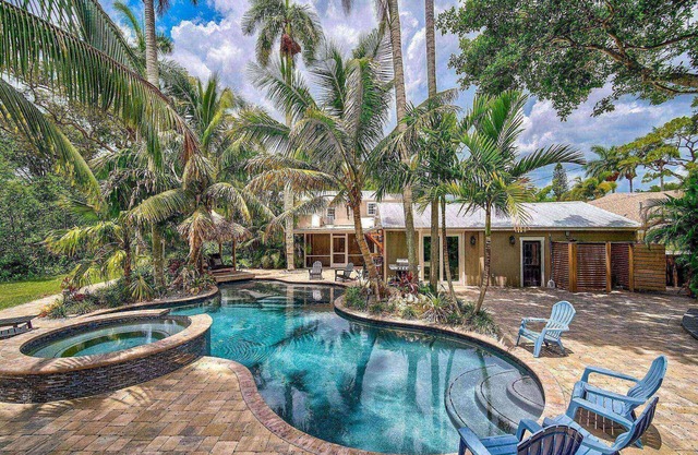 Escape to Villa Manteago: Resort-Style Estate with Pool, Spa, and Game Room, Minutes from Bradenton!