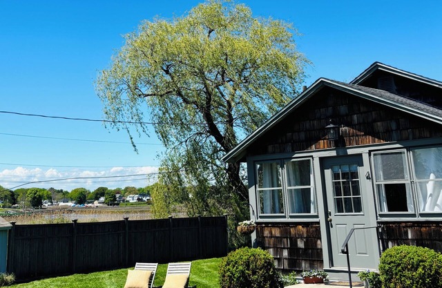 Escape to Your Tranquil Seaside Retreat at Clinton Beach Bungalows