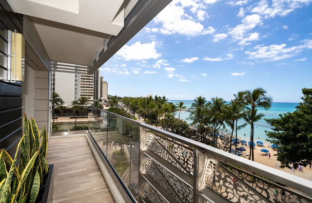 ESPACIO: The Jewel of Waikiki . Beach View Suite: Ruby, sleeps 6