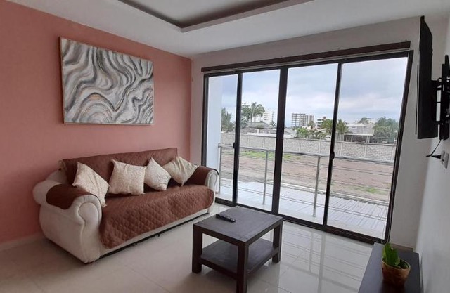 Espectacular departamento de tres habitaciones en Edificación Amaralto
