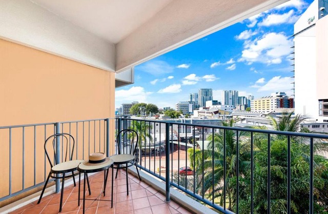 Esplanade Escapade - Modern Living & Resort Ease