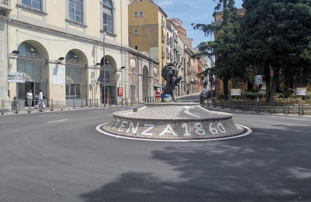 ESSENTIAL HOUSE in Centro Città con Parcheggio Privato e WIFI