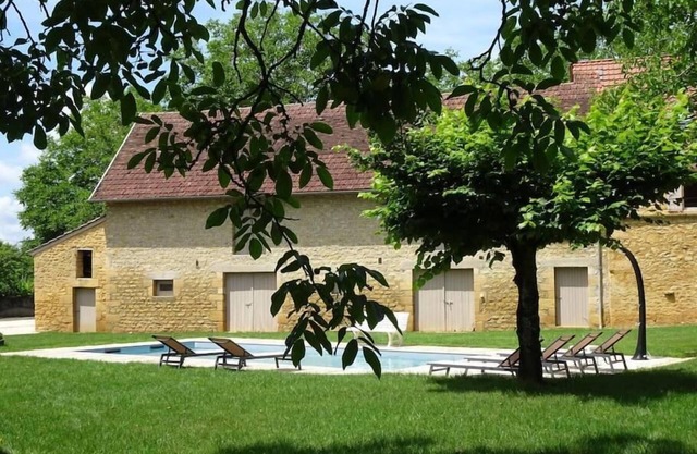 Estate with swimming pool