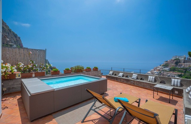 Estate4home - Villa Field