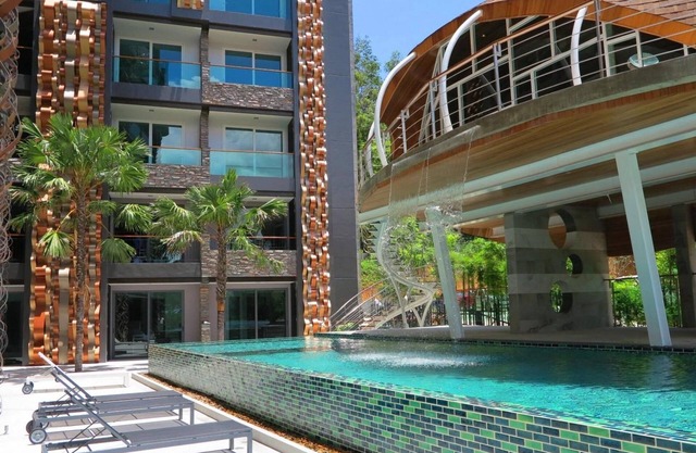 ET504- upper floor studio at Emerald Terrace