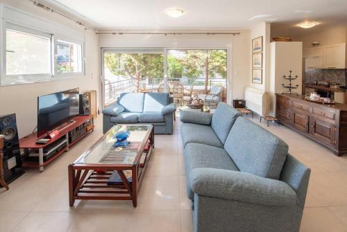 Eugenias Getaway by the Sea - Diminio Escape