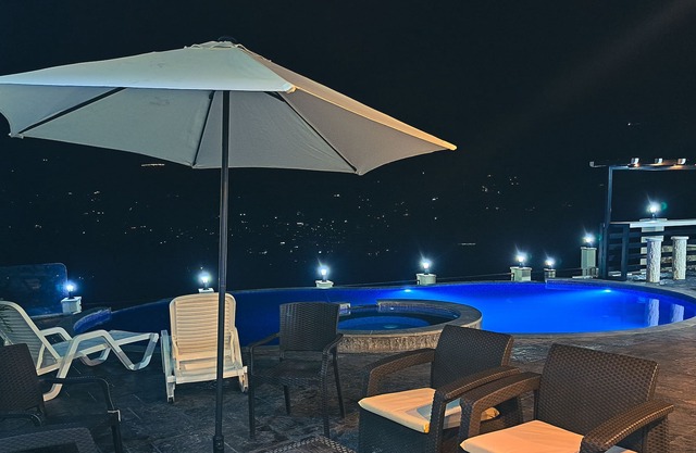 Euphoria PoolHouse: Private House w/ Private Infinity Pool,hot tub,and much more