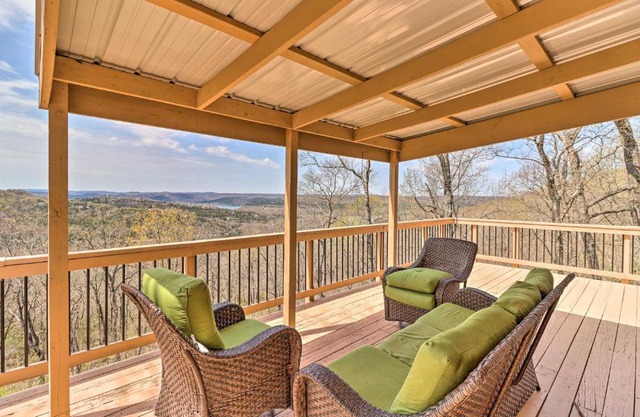 Eureka Springs Gem 2 Decks, Mtn and Lake Views