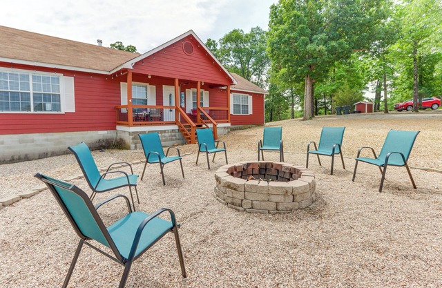 Eureka Springs Home ~ 1/2 Mi to Beaver Lake!
